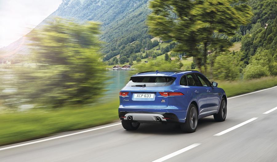  Jaguar F-Pace S 2016 года  (фото 14 из 30)